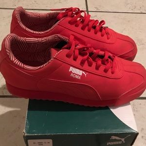 Women’s Red Pumas
